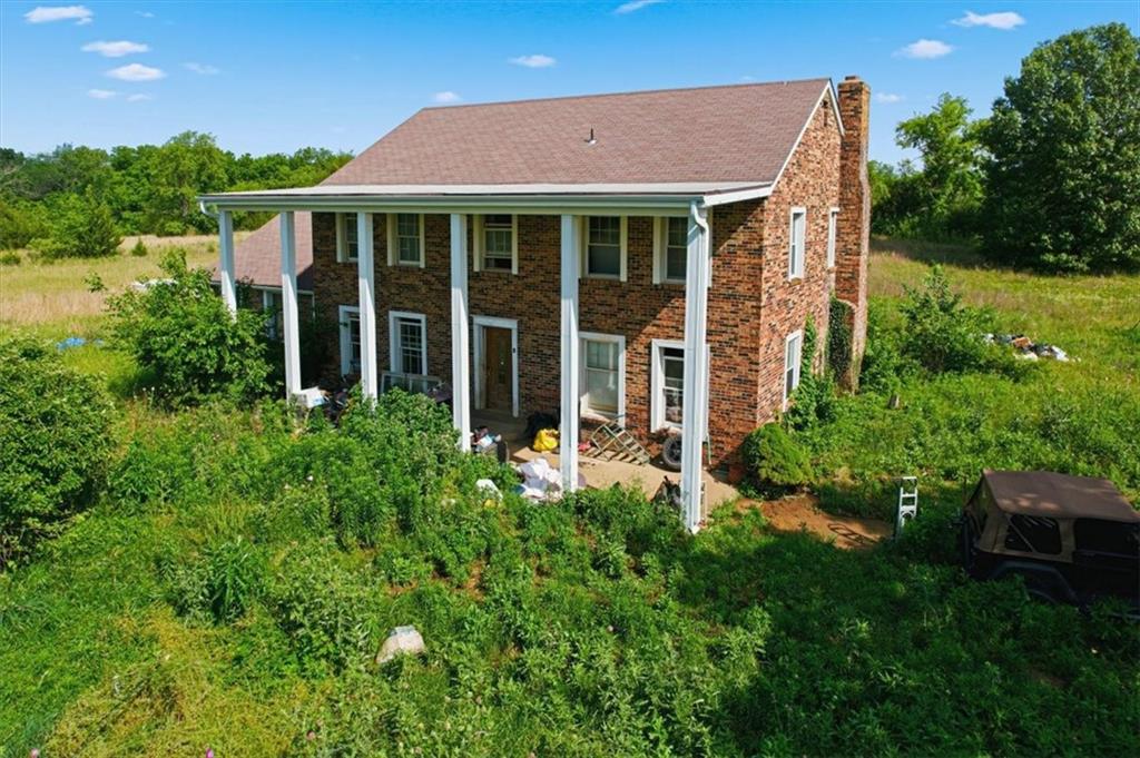 20505 Tonganoxie Rd, Tonganoxie, KS 66086