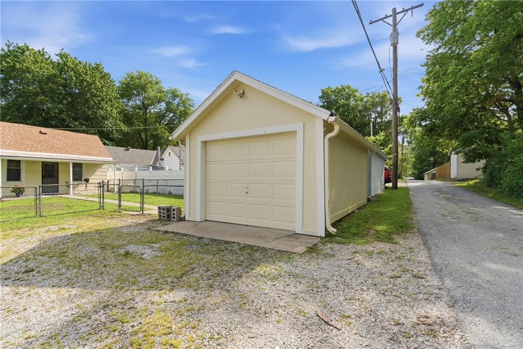 617 Pawnee St, Leavenworth, KS 66048