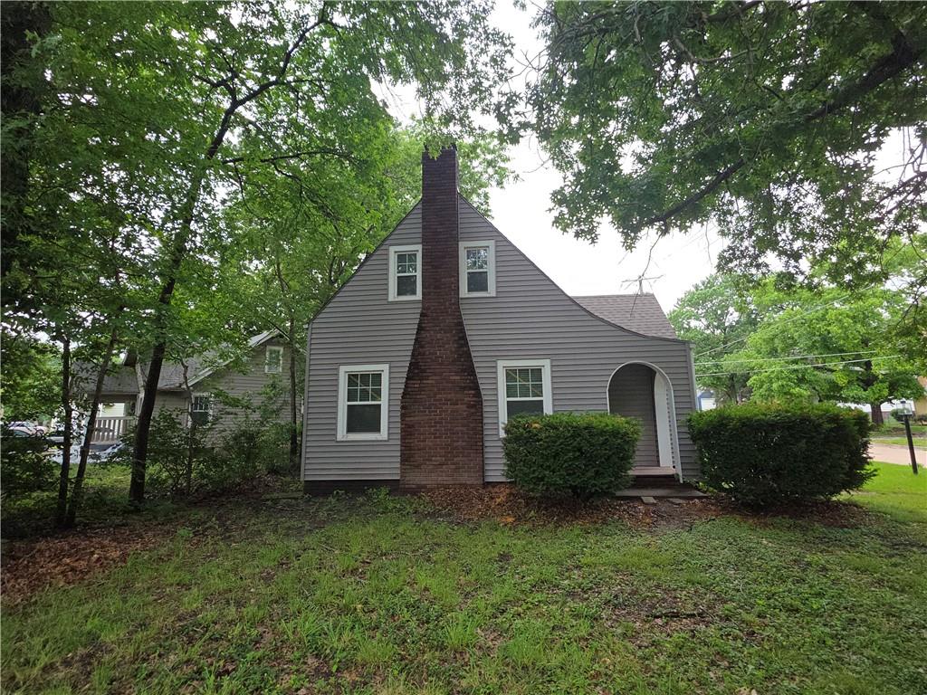 1101 SW Billard Ave, Topeka, KS 66604