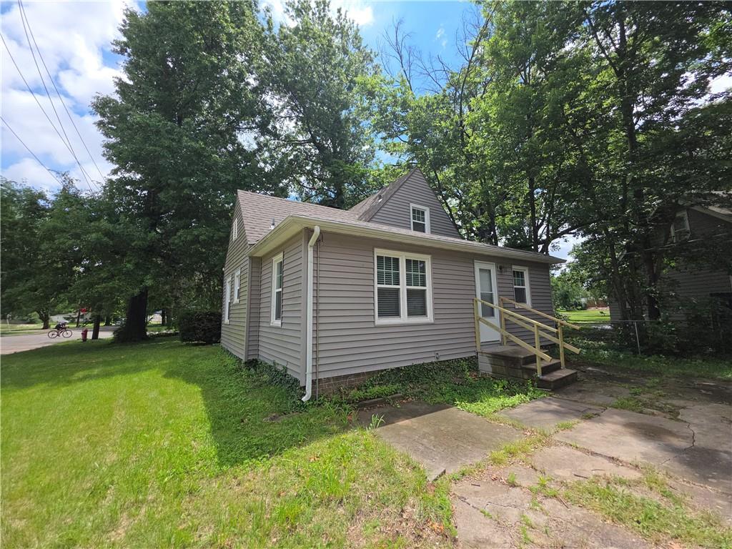 1101 SW Billard Ave, Topeka, KS 66604