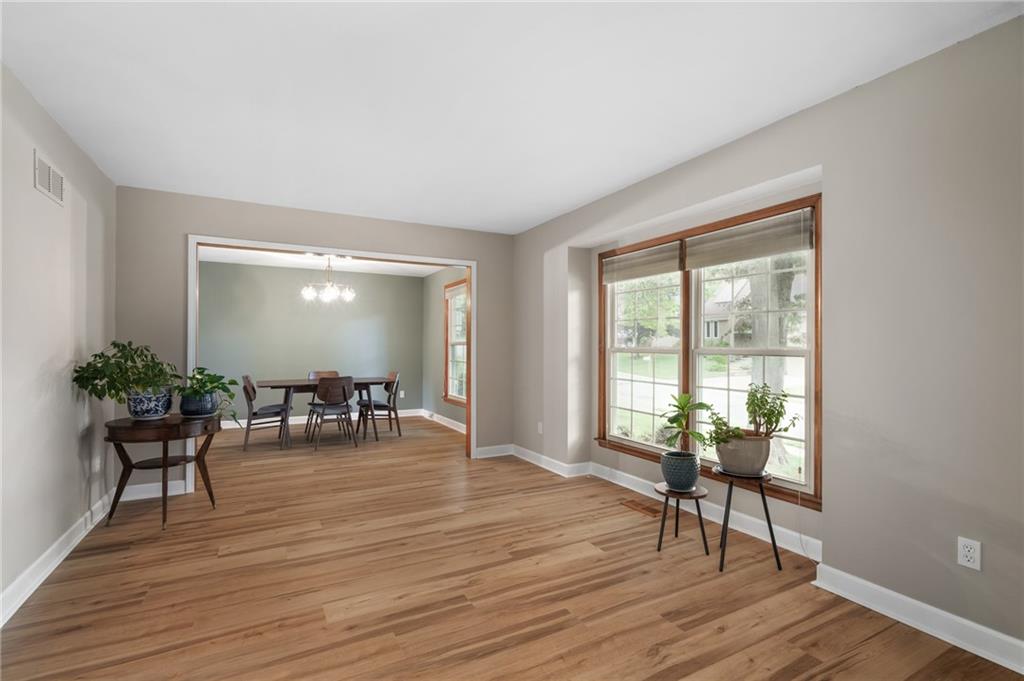 7335 Monrovia St, Shawnee, KS 66216