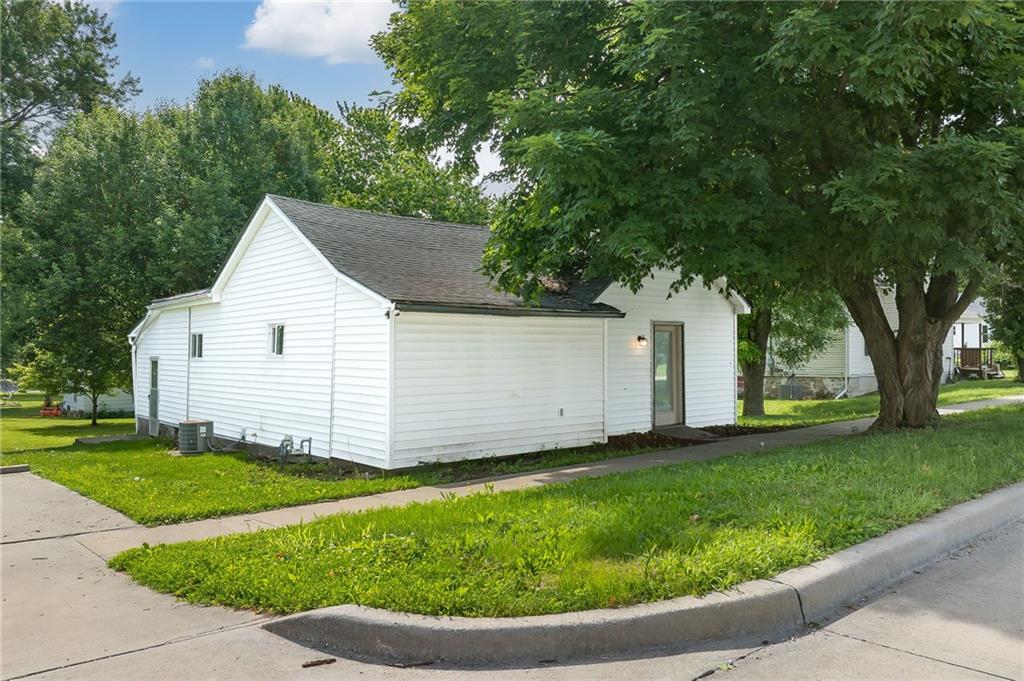 205 S 6th St, Savannah, MO 64485