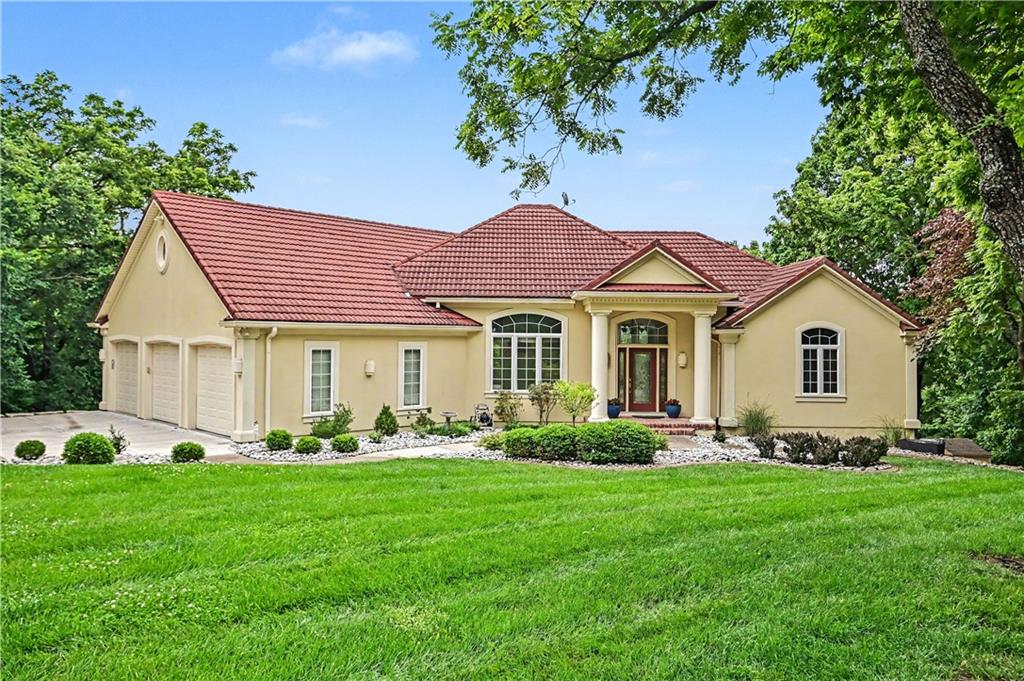 2210 SW Opossum Hollow Rd, Blue Springs, MO 64015