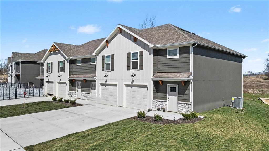 504 Pine Dr, Odessa, MO 64076