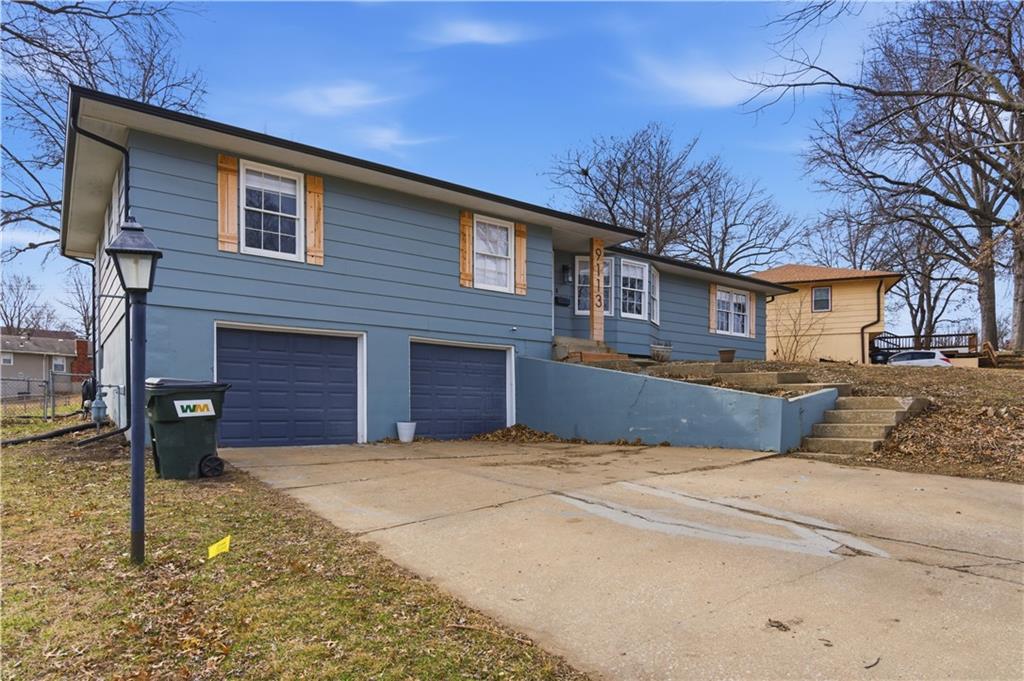 9113 E 83rd Pl, Raytown, MO 64138