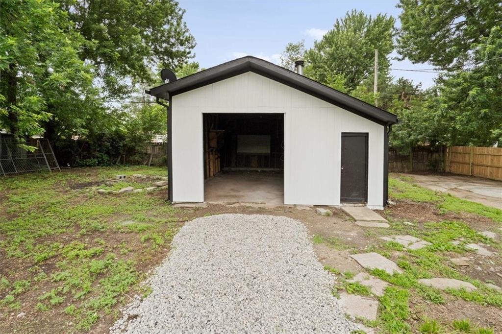1041 Miami Ave, Kansas City, KS 66105