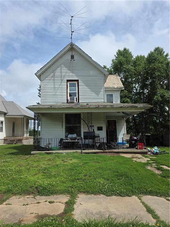 2937 Seneca St, St Joseph, MO 64507