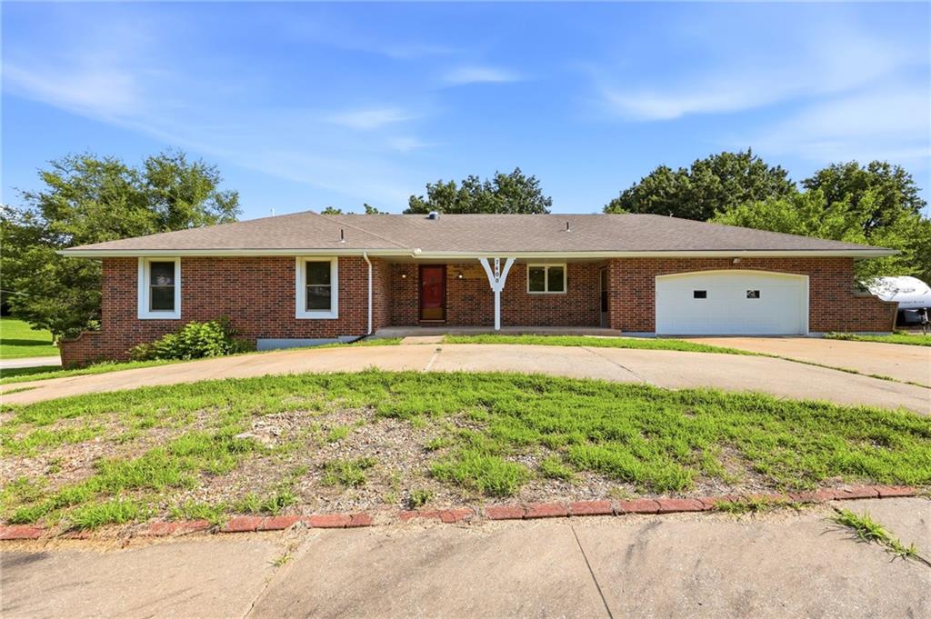 7400 E 126th St, Grandview, MO 64030