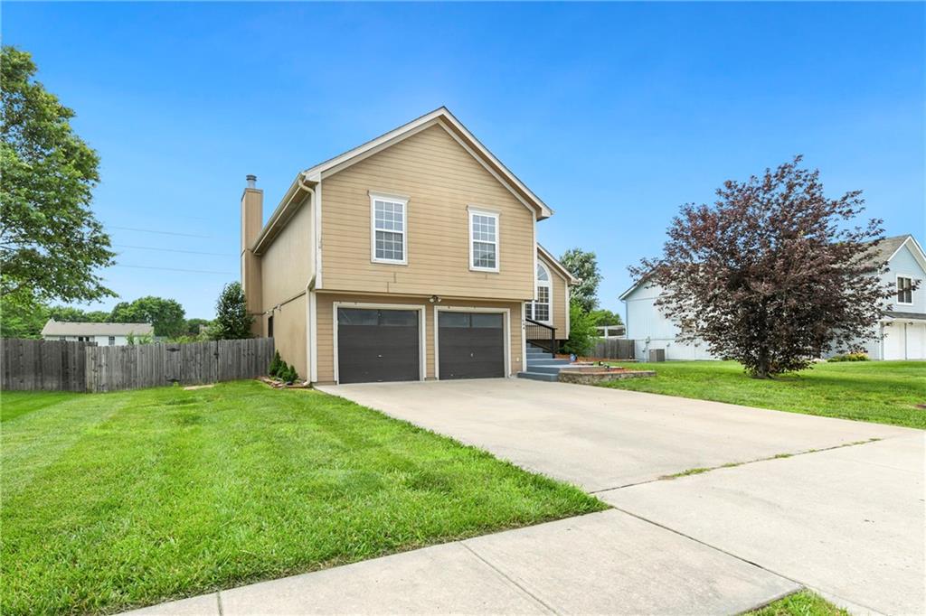 644 SE Jonathon Ave, Lee's Summit, MO 64063