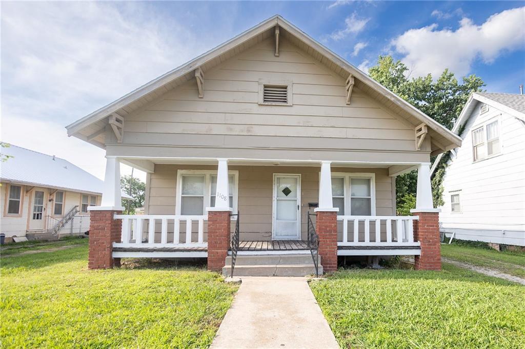 1108 W 9th St, Coffeyville, KS 67337