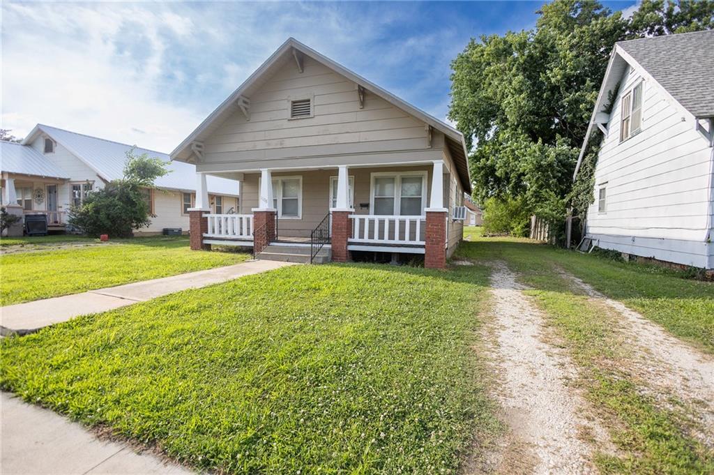 1108 W 9th St, Coffeyville, KS 67337