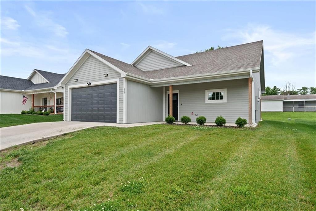 407 NE Sycamore Ct, Oak Grove, MO 64075