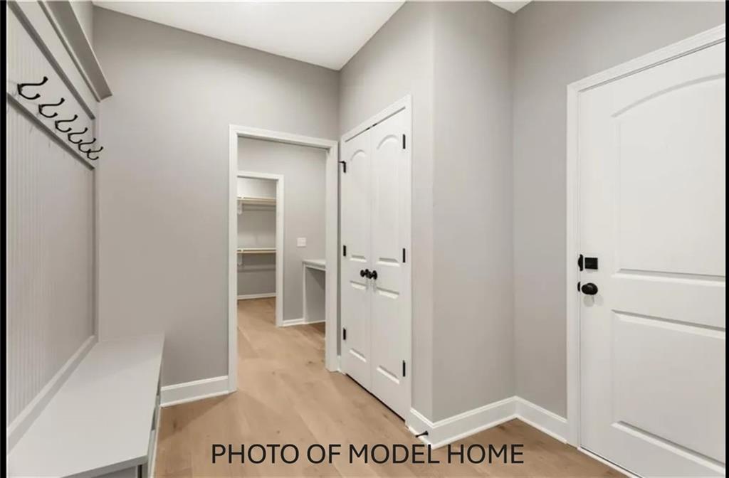 1503 Stonewall Dr, Oak Grove, MO 64075