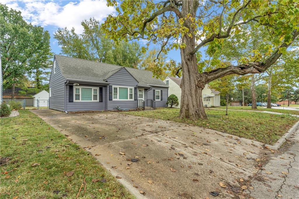 1744 SW Atwood Ave, Topeka, KS 66604