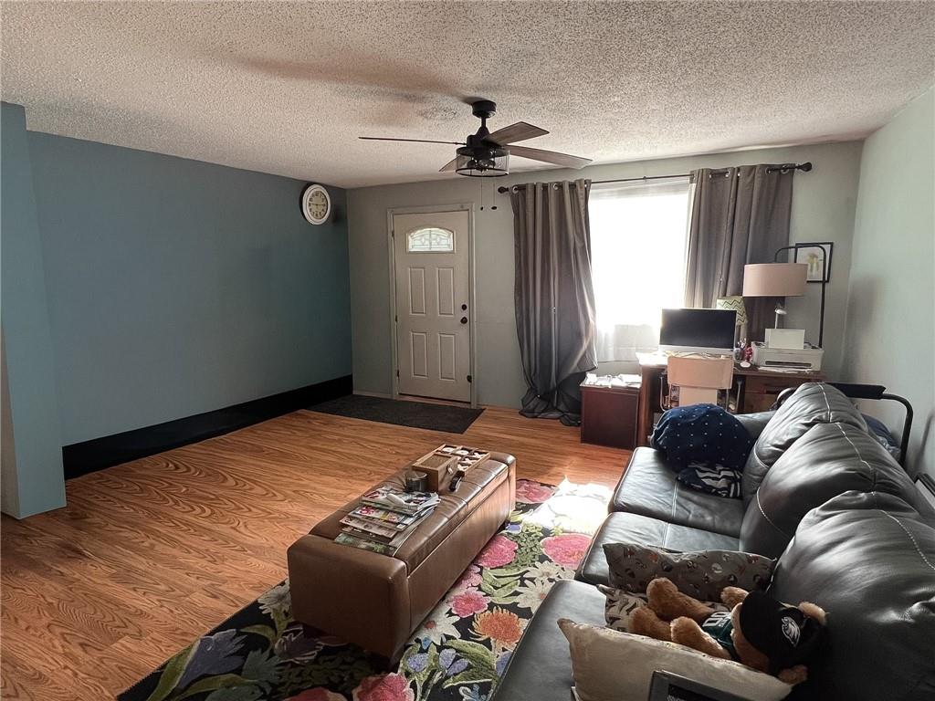 8504 Oldham Rd, Kansas City, MO 64138