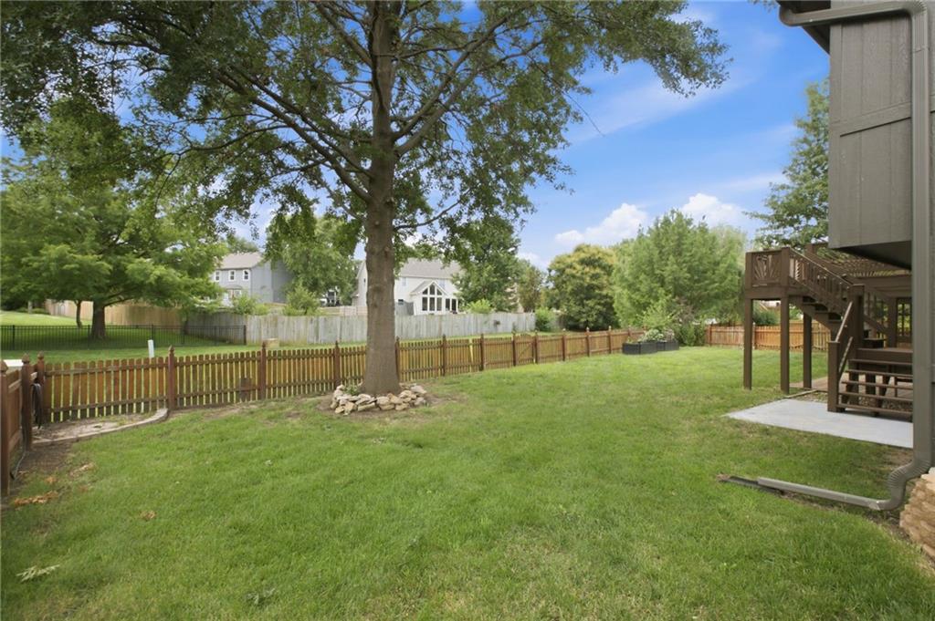 21607 W 51st St, Shawnee, KS 66226
