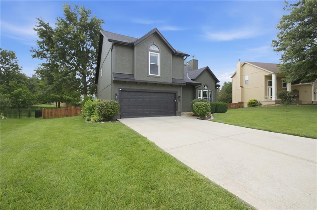 21607 W 51st St, Shawnee, KS 66226