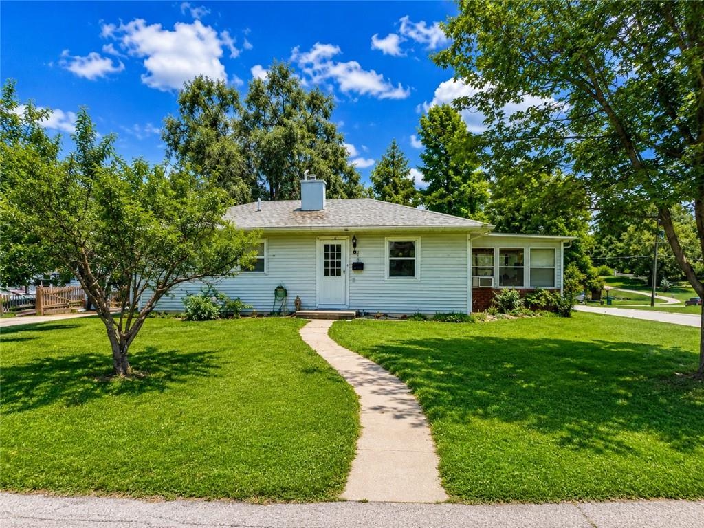 221 S Frederick Ave, Maryville, MO 64468