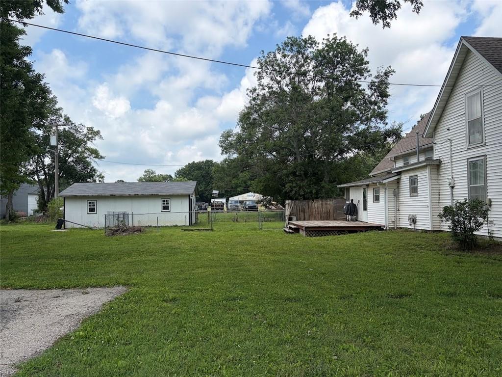 604 S 3rd St, Burlington, KS 66839