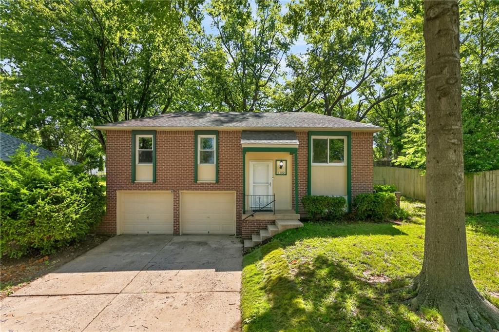 1100 NW Canterbury Rd, Blue Springs, MO 64015