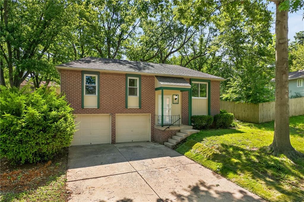 1100 NW Canterbury Rd, Blue Springs, MO 64015
