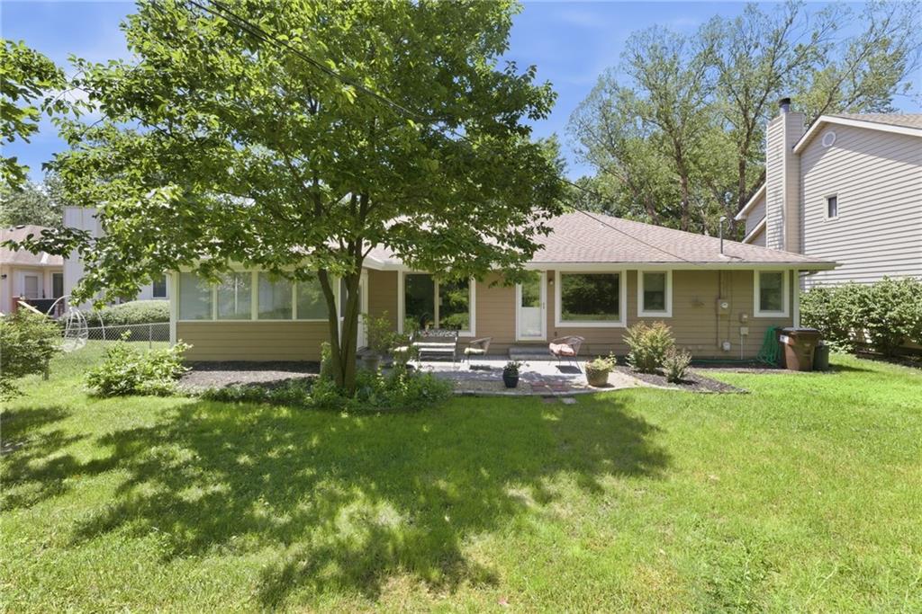 904 Joseph Dr, Lawrence, KS 66049
