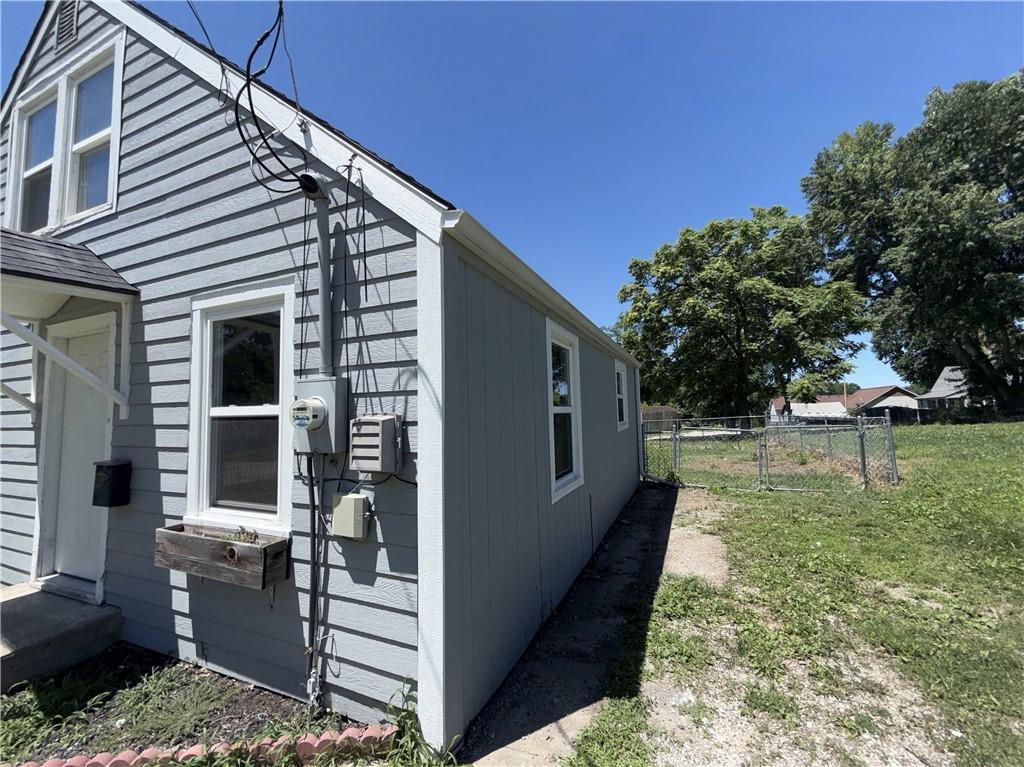 102 W Black Diamond St, Richmond, MO 64085