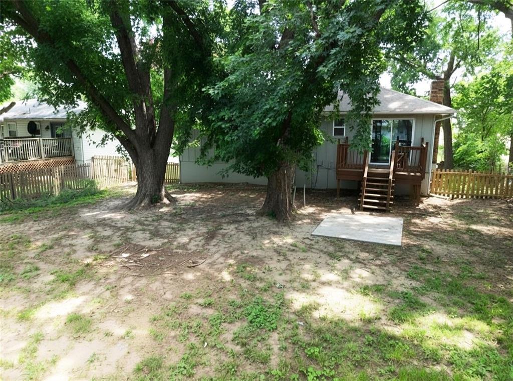 102 Cooper St, Buckner, MO 64016