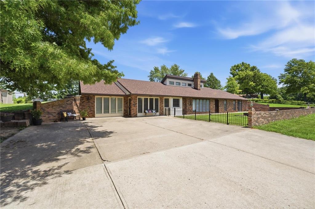 17274 Kansas Ave, Basehor, KS 66012