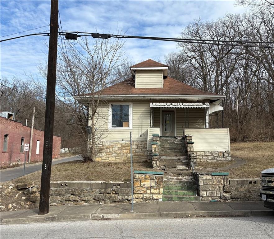 643 N Main St, Excelsior Springs, MO 64024