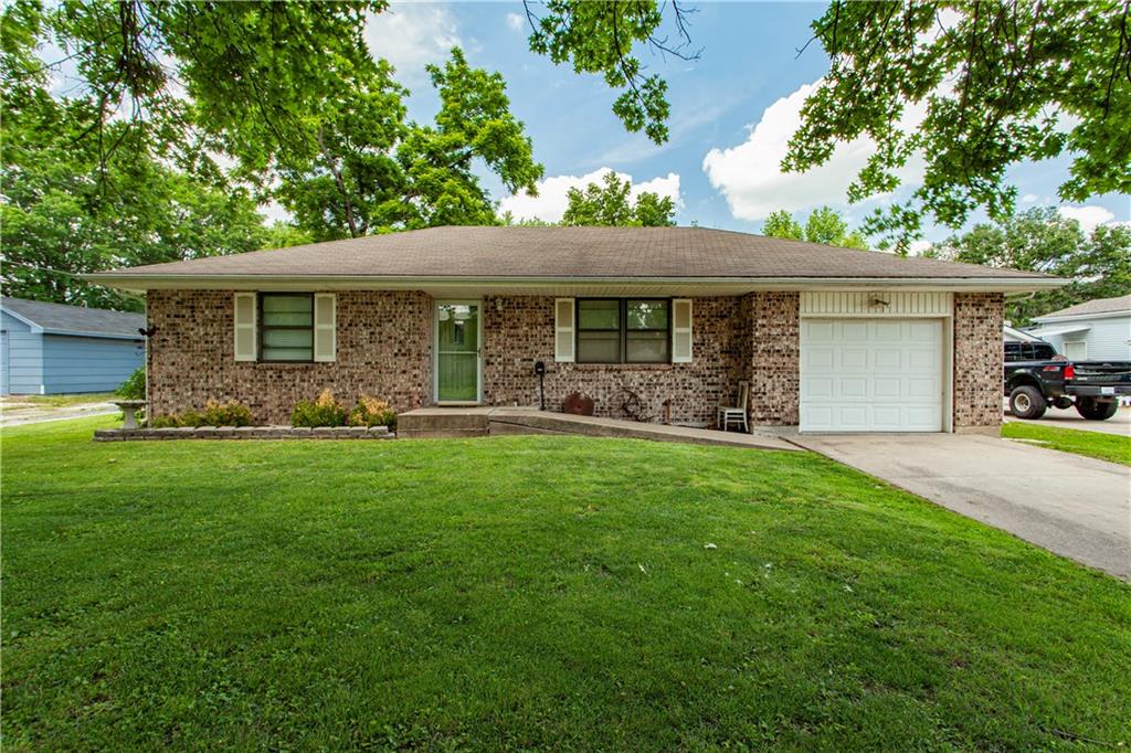 203 W Phillips St, Odessa, MO 64076