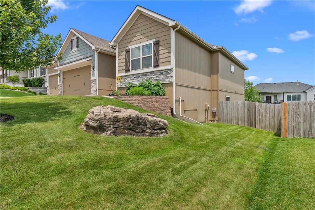 204 E Woodland Ave, Lone Jack, MO 64070