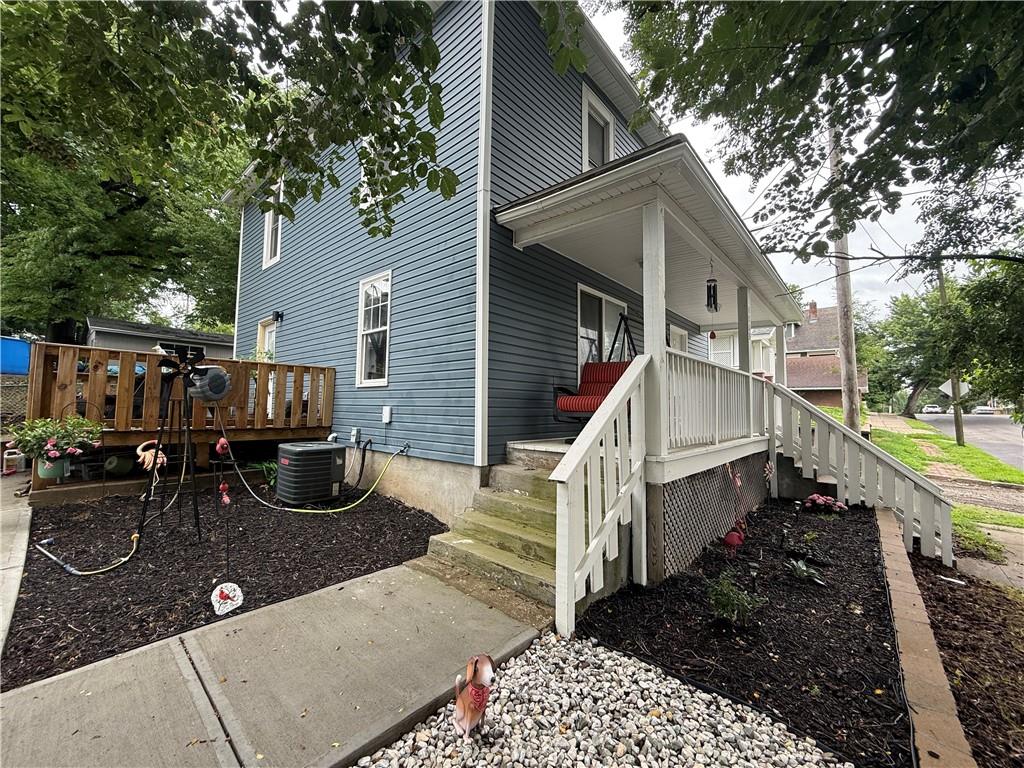 1113 N 18th St, St Joseph, MO 64501