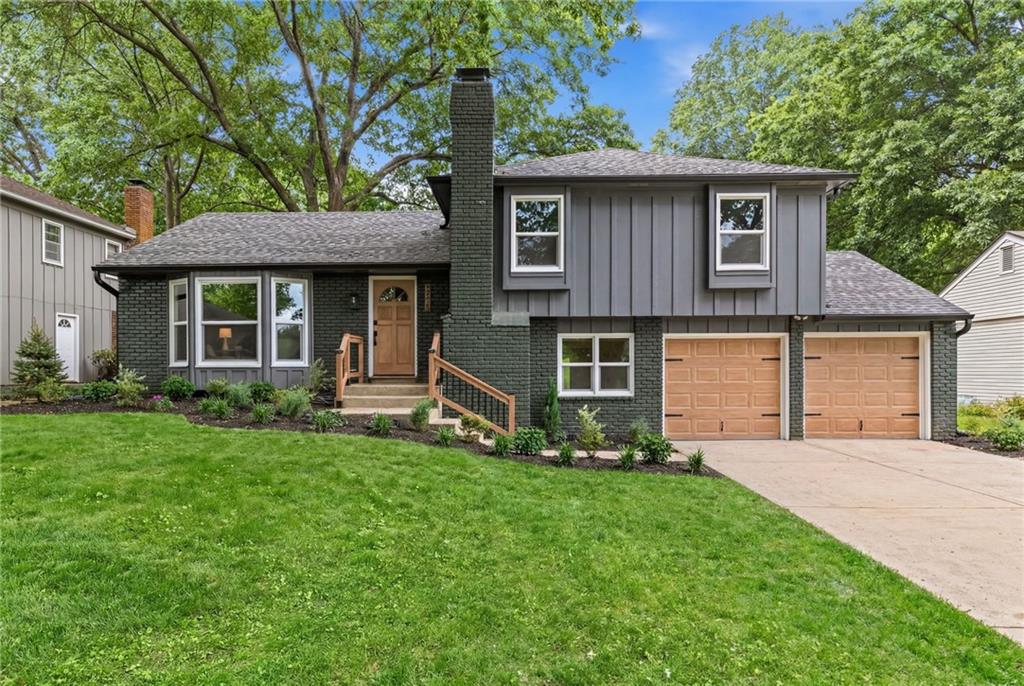 9724 Slater Ln, Overland Park, KS 66212