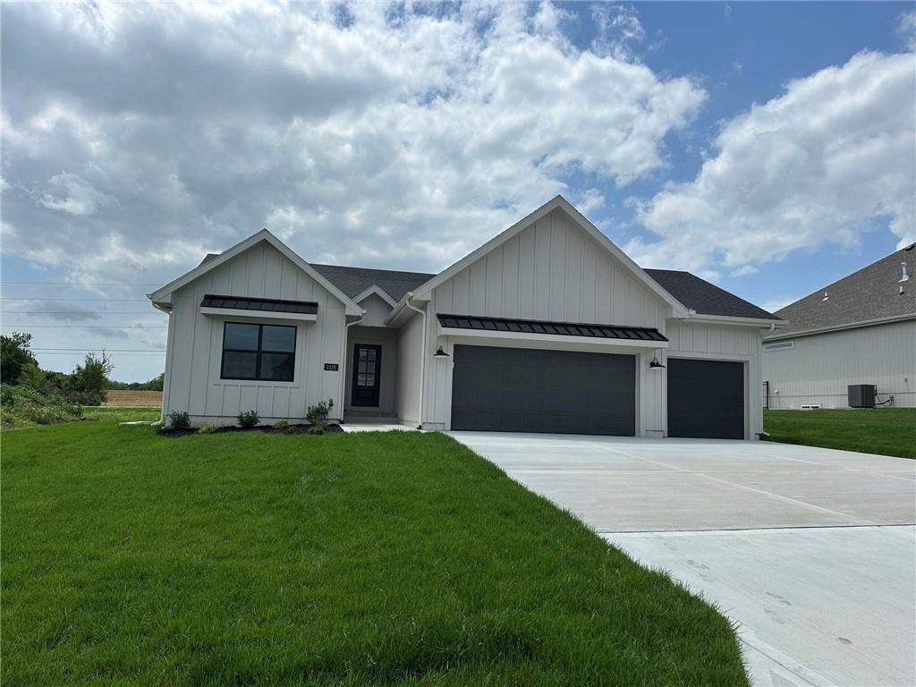2225 SW Heartland Ct, Lee's Summit, MO 64082