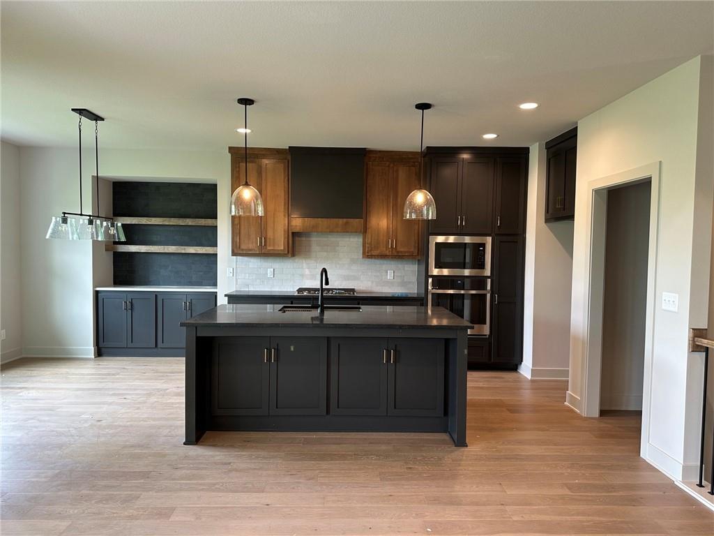 2225 SW Heartland Ct, Lee's Summit, MO 64082