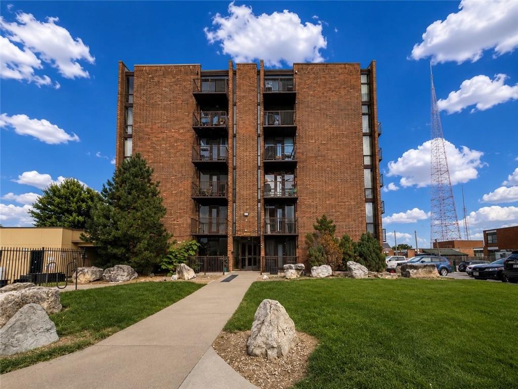 2933 Baltimore Ave #302, Kansas City, MO 64108