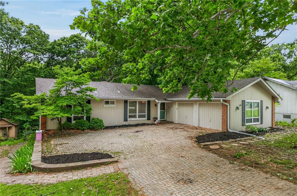 6512 NW Quail Run Dr, Kansas City, MO 64152