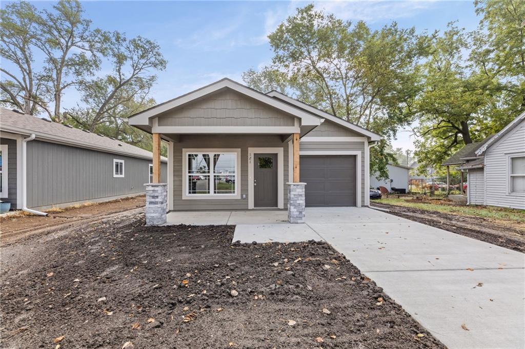 121 S Cedar St, Ottawa, KS 66067