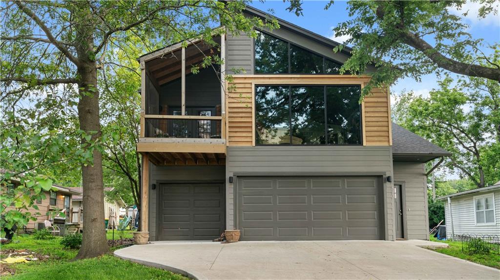 403 W Kaskaskia St, Paola, KS 66071