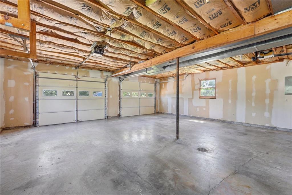 1424 Woodlawn Dr, Warrensburg, MO 64093