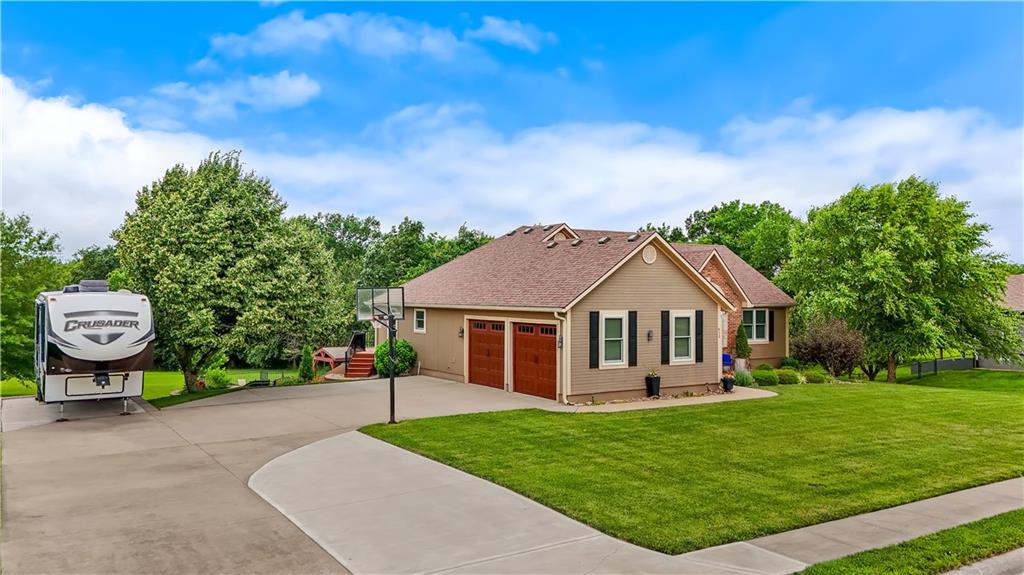 613 Birch St, Pleasant Hill, MO 64080