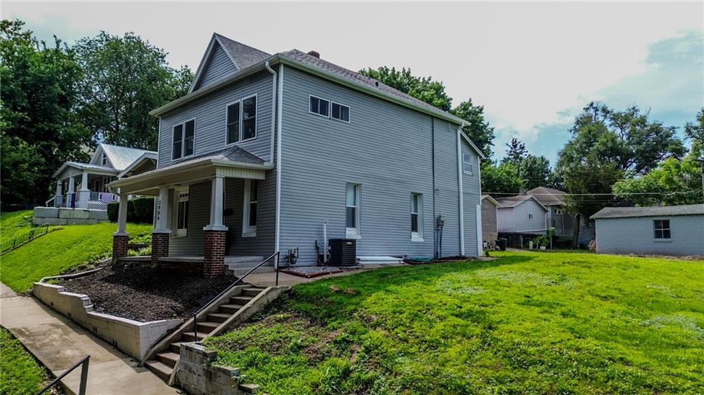 2904 Charles St, St Joseph, MO 64501