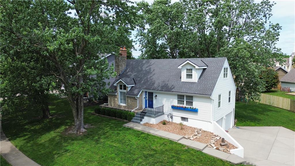 520 SW Windmill Ln, Lee's Summit, MO 64082