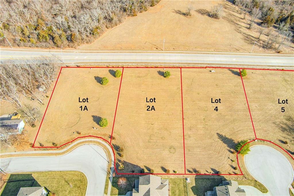 1700 NE Bluff St, Lee's Summit, MO 64086