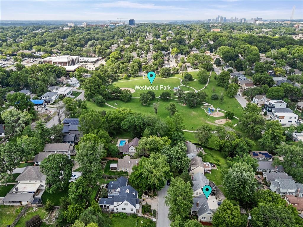 4815 Bell St, Kansas City, MO 64112