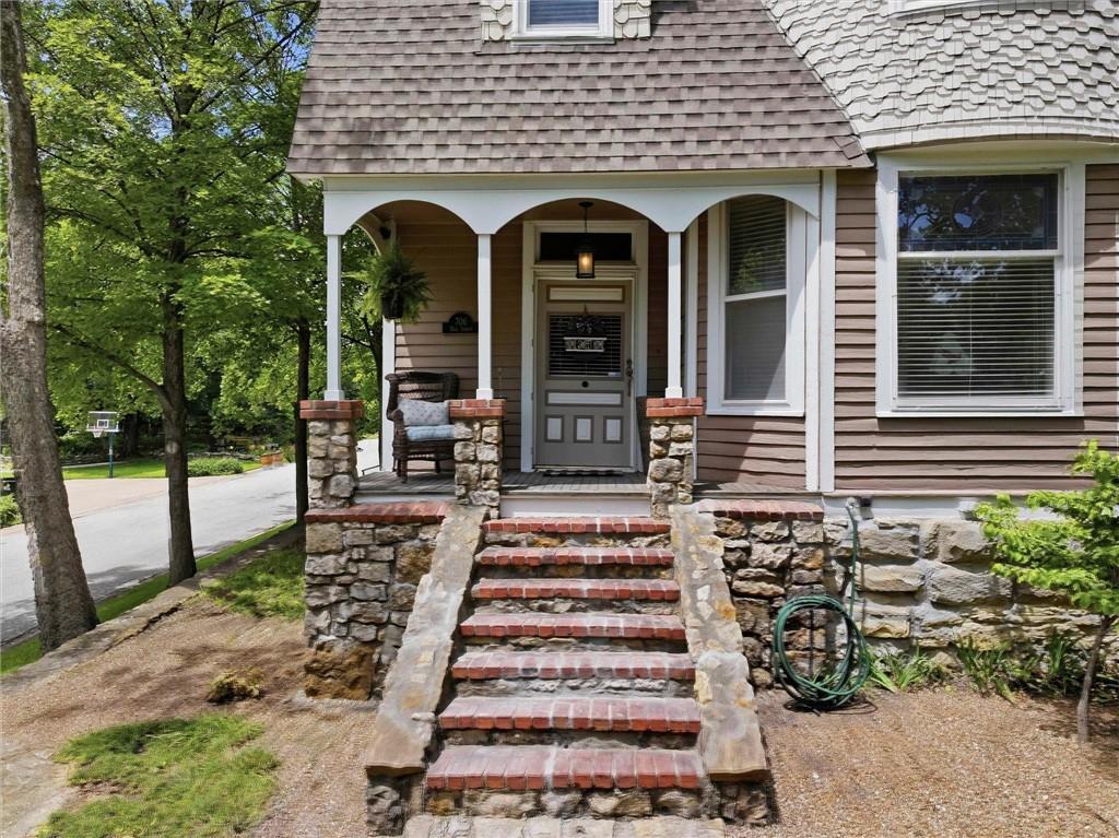 706 W Wall St, Harrisonville, MO 64701