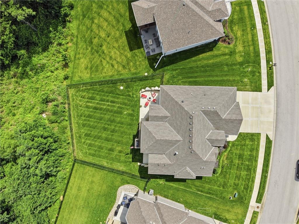 14790 Thousand Oaks Pl, Parkville, MO 64152