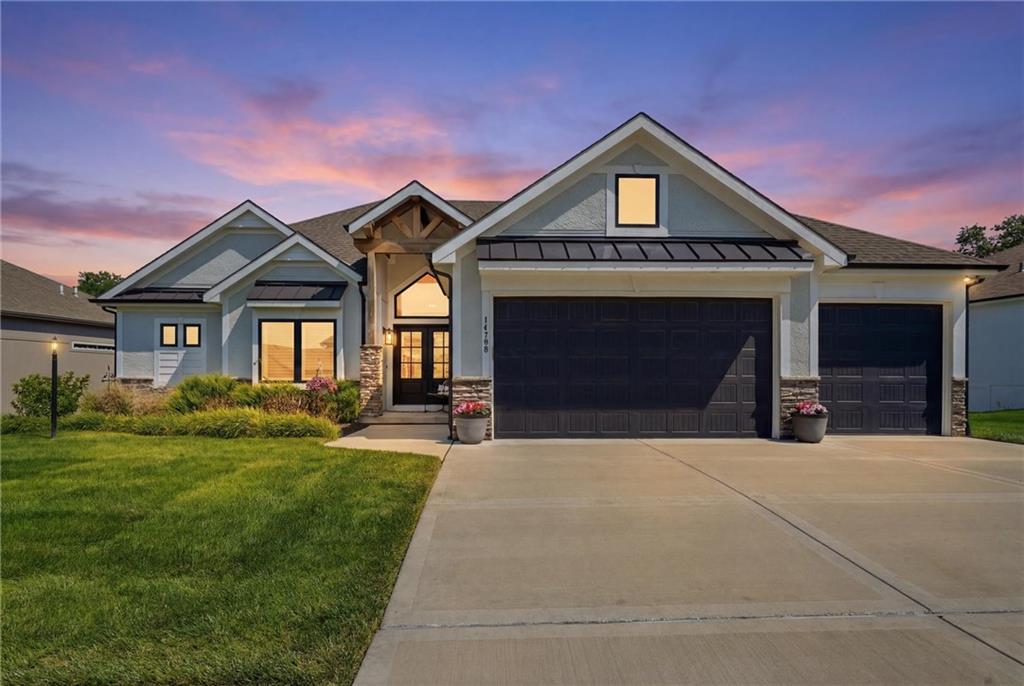 14790 Thousand Oaks Pl, Parkville, MO 64152