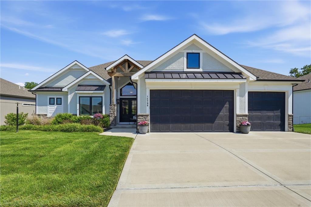 14790 Thousand Oaks Pl, Parkville, MO 64152